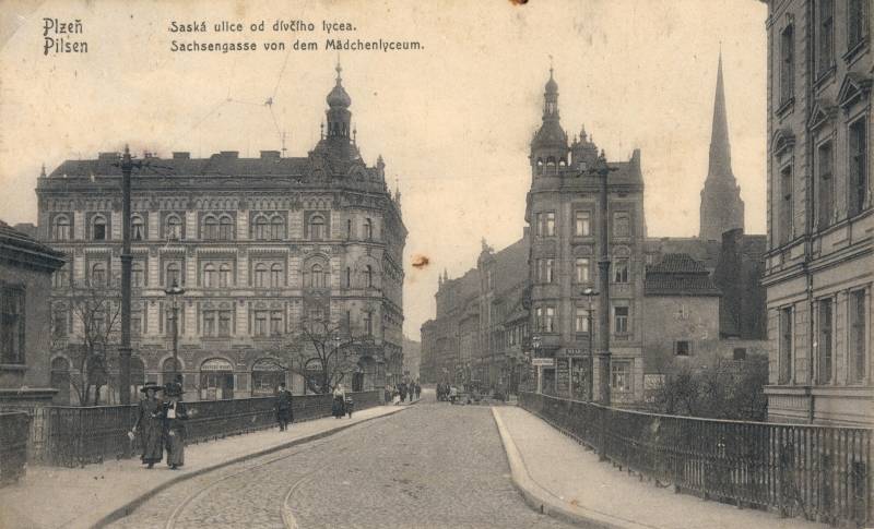 vlevo už jsou patrné koleje pro tramvaj. 1912.